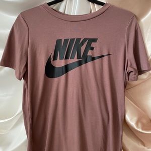 Mauve Nike sportswear tee